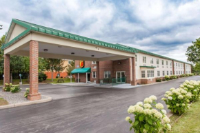 Гостиница Executive East Syracuse Hotel  Ист Сиракьюс